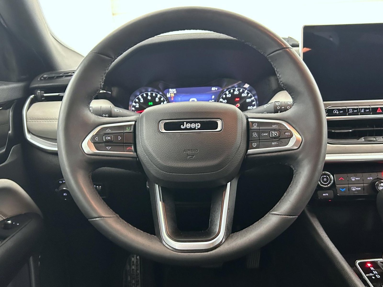 Certified 2025 Jeep Compass Limited AWD/4WD image 11