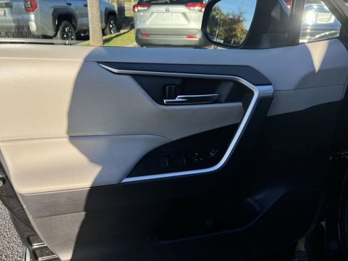 Used 2022 Toyota RAV4 XLE image 14
