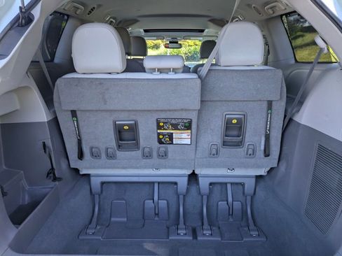 Used 2020 Toyota Sienna XLE w/ XLE Navigation Package image 6