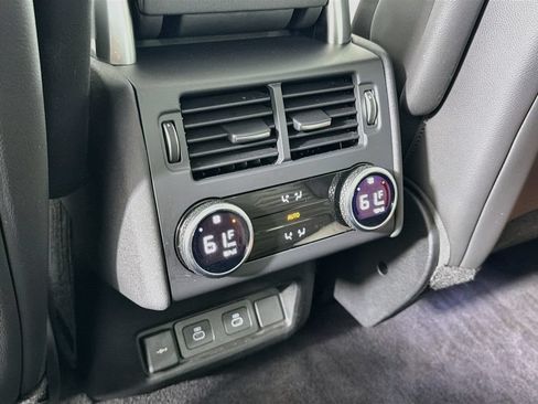 Used 2025 Land Rover Discovery S AWD/4WD image 27