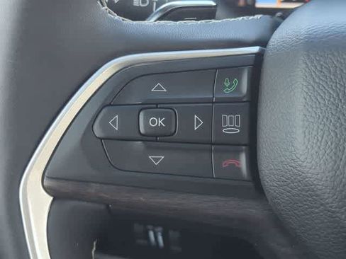 Used 2025 Jeep Grand Cherokee Limited w/ Luxury Tech Group II image 26