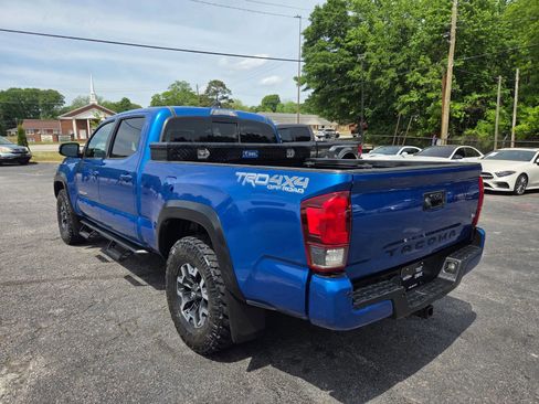 Used 2018 Toyota Tacoma TRD Off-Road w/ Technology Package AWD/4WD image 7