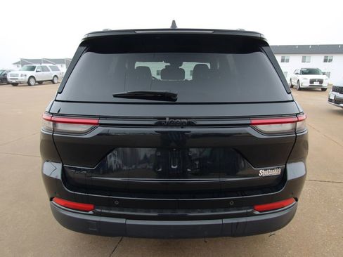 Used 2024 Jeep Grand Cherokee Altitude image 13