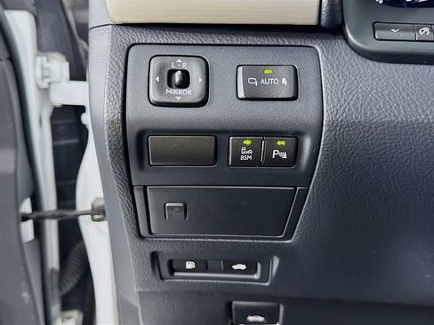 Used 2015 Lexus LS 460 RWD image 16