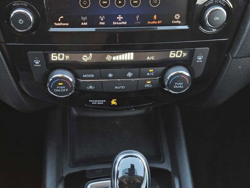 Used 2019 Nissan Rogue SV image 19