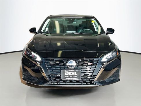 Used 2024 Nissan Altima 2.5 SR image 2