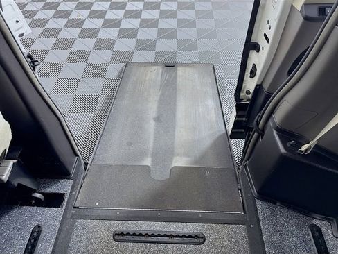 Used 2017 Toyota Sienna LE image 33