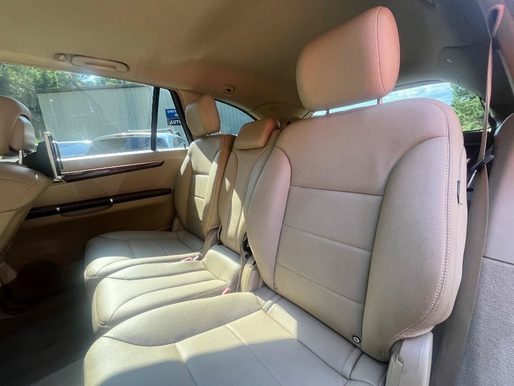 Used 2011 Mercedes-Benz R 350 4MATIC image 30