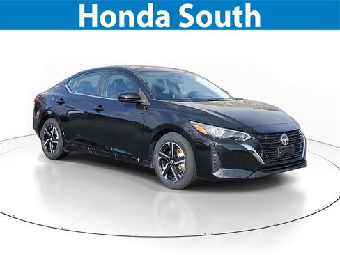 Used 2025 Nissan Sentra SV image 1