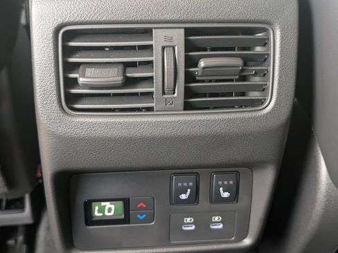 Used 2026 Nissan Rogue Platinum w/ Platinum Premium Package AWD/4WD image 16