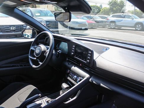 Certified 2025 Hyundai Elantra Sport FWD image 21