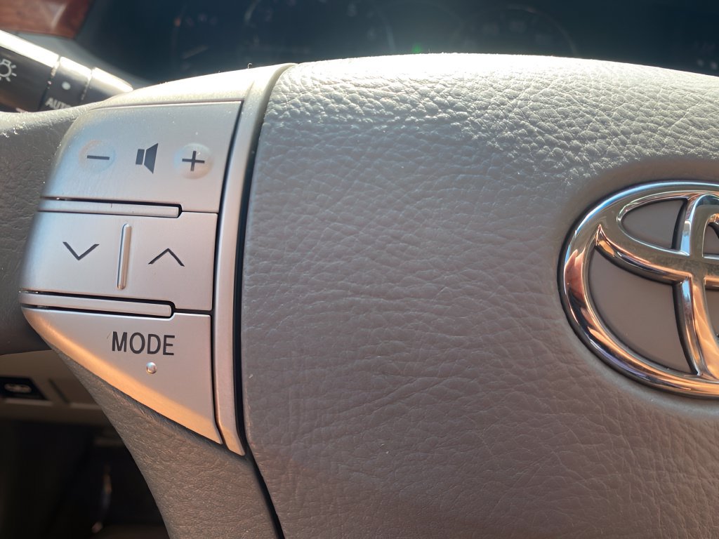 Used 2007 Toyota Avalon Limited FWD image 19