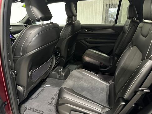 Used 2023 Jeep Grand Cherokee L Laredo image 6