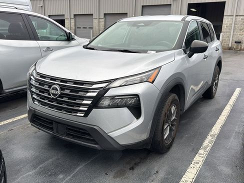 Used 2024 Nissan Rogue S image 2