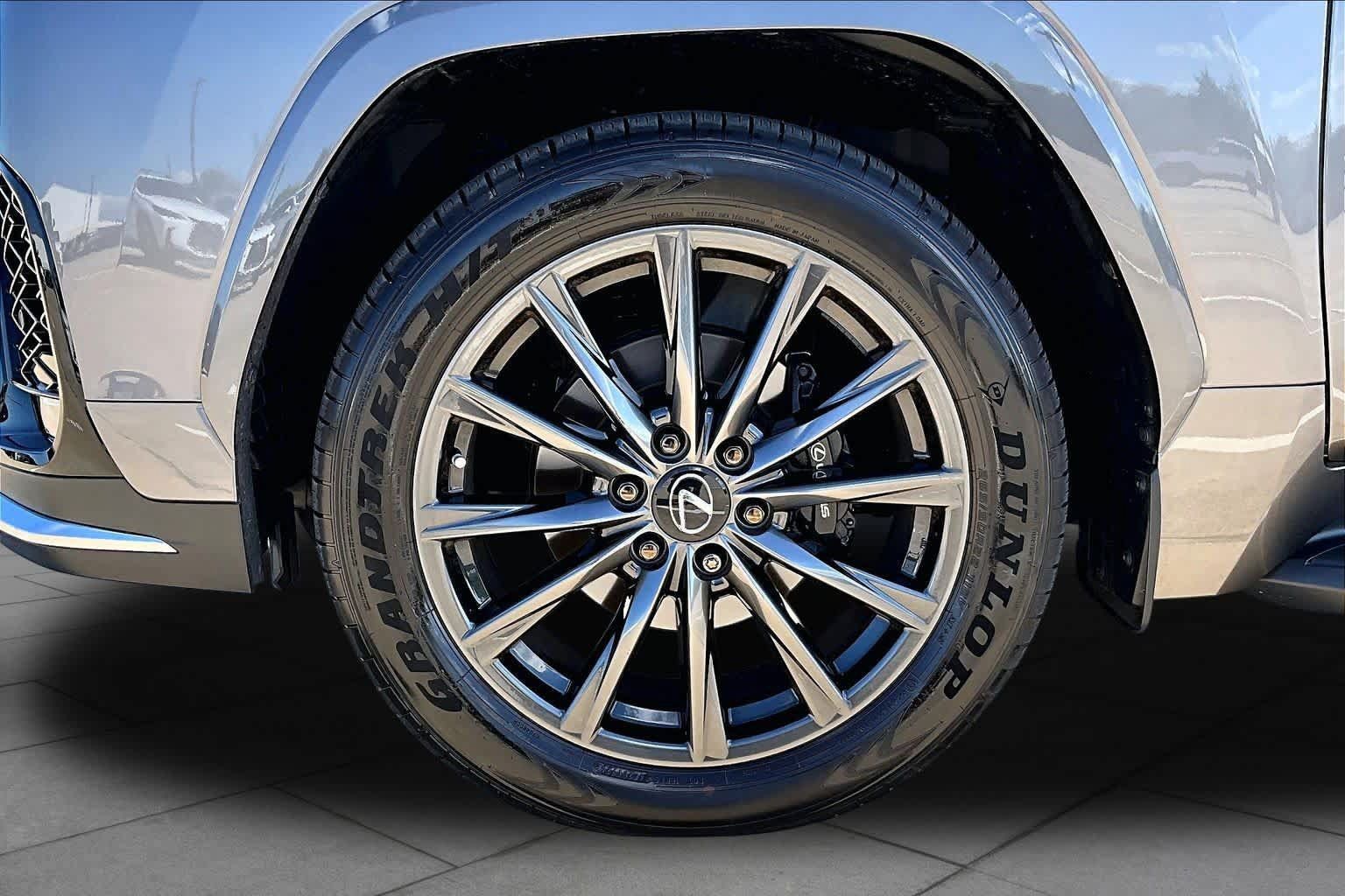 Used 2026 Lexus LX 600 F Sport w/ Accessory Package (Z1) AWD/4WD image 11