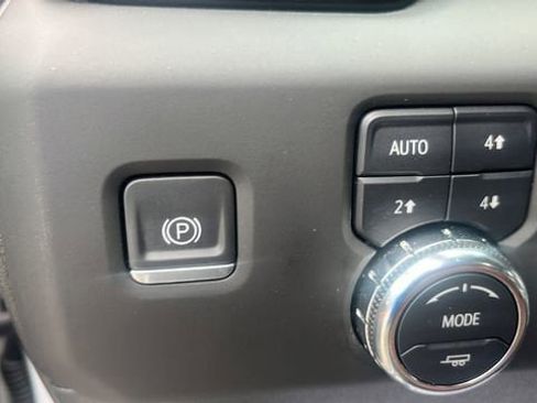 Used 2024 GMC Sierra 3500 Denali Ultimate image 11