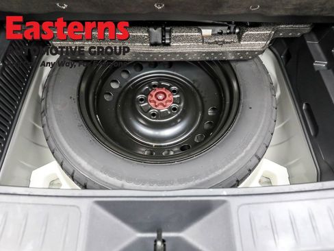 Used 2024 Toyota Venza LE image 22