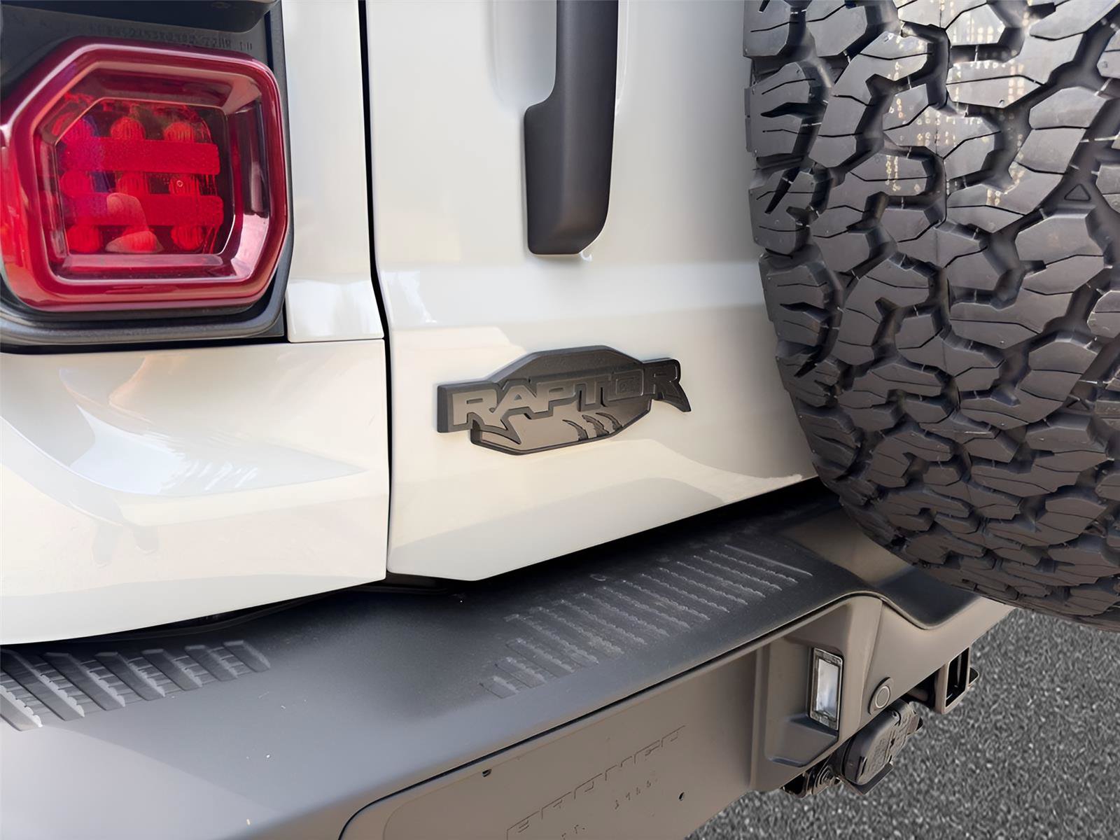 New 2026 Ford Bronco Raptor w/ Interior Carbon Fiber Pack AWD/4WD image 9