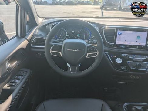 New 2025 Chrysler Pacifica Select w/ Fav Edition Package image 13