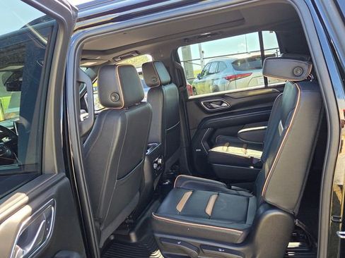 Used 2022 GMC Yukon XL AT4 AWD/4WD image 7