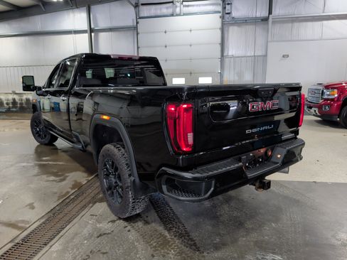 Used 2023 GMC Sierra 2500 Denali w/ Denali Black Diamond Edition AWD/4WD image 4