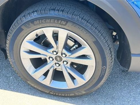 Certified 2022 Ford Explorer XLT w/ Equipment Group 202A AWD/4WD image 6