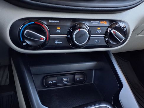 Used 2021 Kia Soul LX image 19