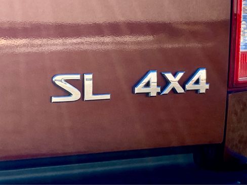 Used 2018 Nissan Frontier SL image 24