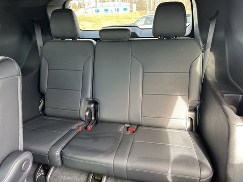 Used 2025 Buick Enclave Preferred image 13