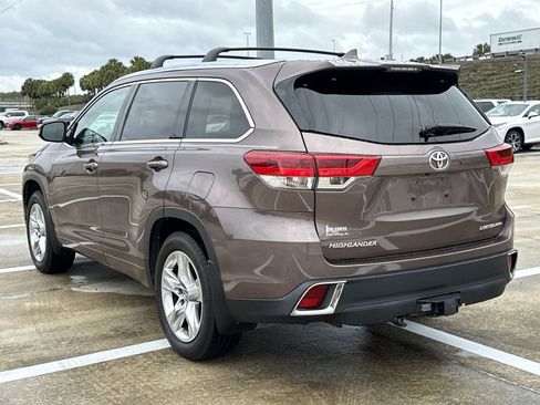 Used 2017 Toyota Highlander Limited AWD/4WD image 10