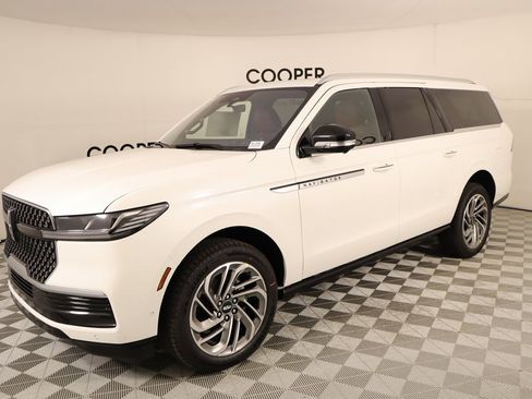 New 2025 Lincoln Navigator L Reserve image 10