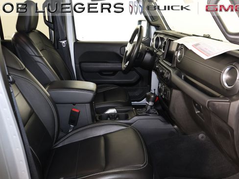 Used 2022 Jeep Wrangler Unlimited Sahara w/ LED Lighting Group AWD/4WD image 20