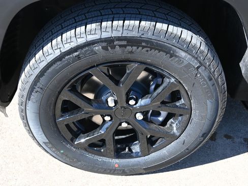 New 2026 Jeep Grand Cherokee Altitude image 8