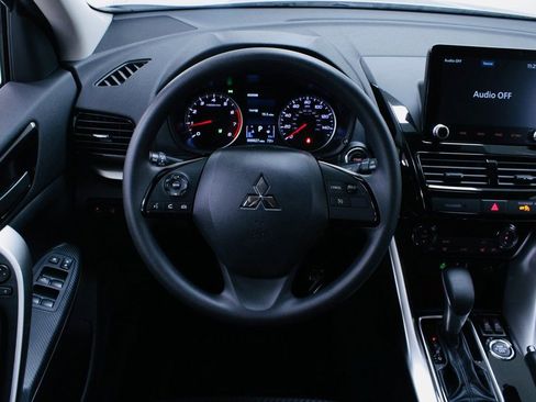 Used 2024 Mitsubishi Eclipse Cross SE image 9