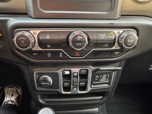 Used 2021 Jeep Wrangler Unlimited Sport image 29