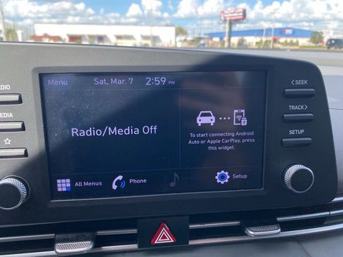 Certified 2022 Hyundai Elantra SE image 20