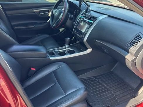 Used 2013 Nissan Altima 2.5 SL w/ Technology Pkg FWD image 3