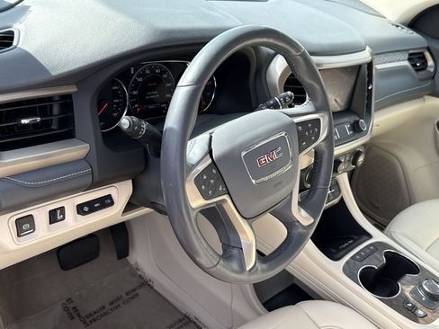 Used 2021 GMC Acadia Denali w/ Denali Technology Package AWD/4WD image 16