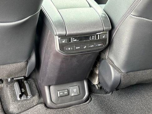 New 2026 Toyota Highlander Platinum AWD/4WD image 16