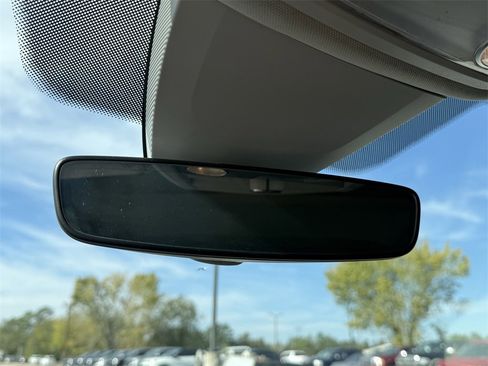 Used 2022 Volkswagen Passat 2.0T image 22