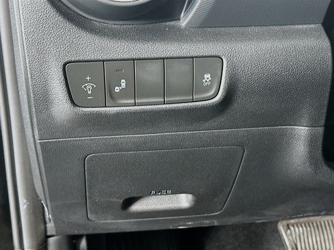 Used 2018 Hyundai Kona Limited FWD image 17