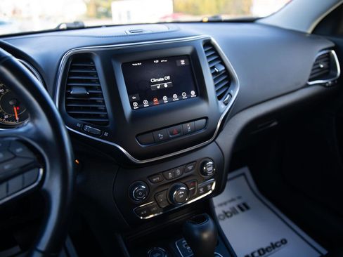 Used 2021 Jeep Cherokee Latitude Plus image 17