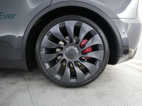 Used 2024 Tesla Model Y Performance image 9