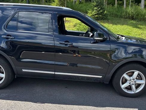 Used 2016 Ford Explorer XLT w/ Equipment Group 202A AWD/4WD image 11