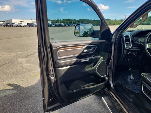 Used 2019 RAM 1500 Laramie AWD/4WD image 15