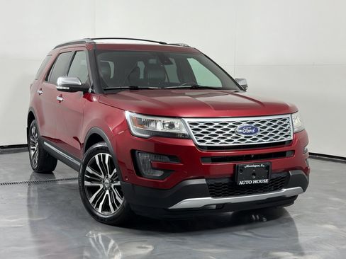 Used 2017 Ford Explorer Platinum AWD/4WD image 2