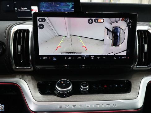 Certified 2025 Ford Expedition Max Platinum image 19