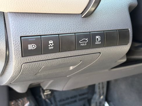 Used 2019 Toyota Camry LE FWD image 14