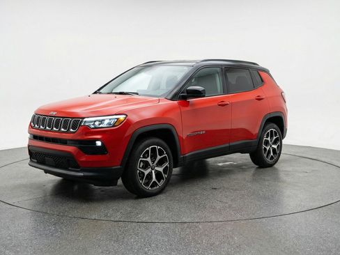 Used 2025 Jeep Compass Limited AWD/4WD image 3
