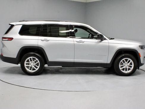 Used 2024 Jeep Grand Cherokee L Laredo AWD/4WD image 11